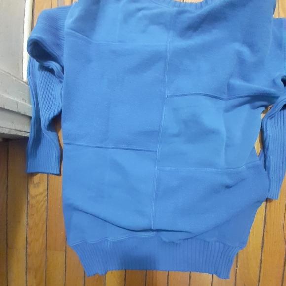 Blue distressed long sleeve top - Picture 3 of 4